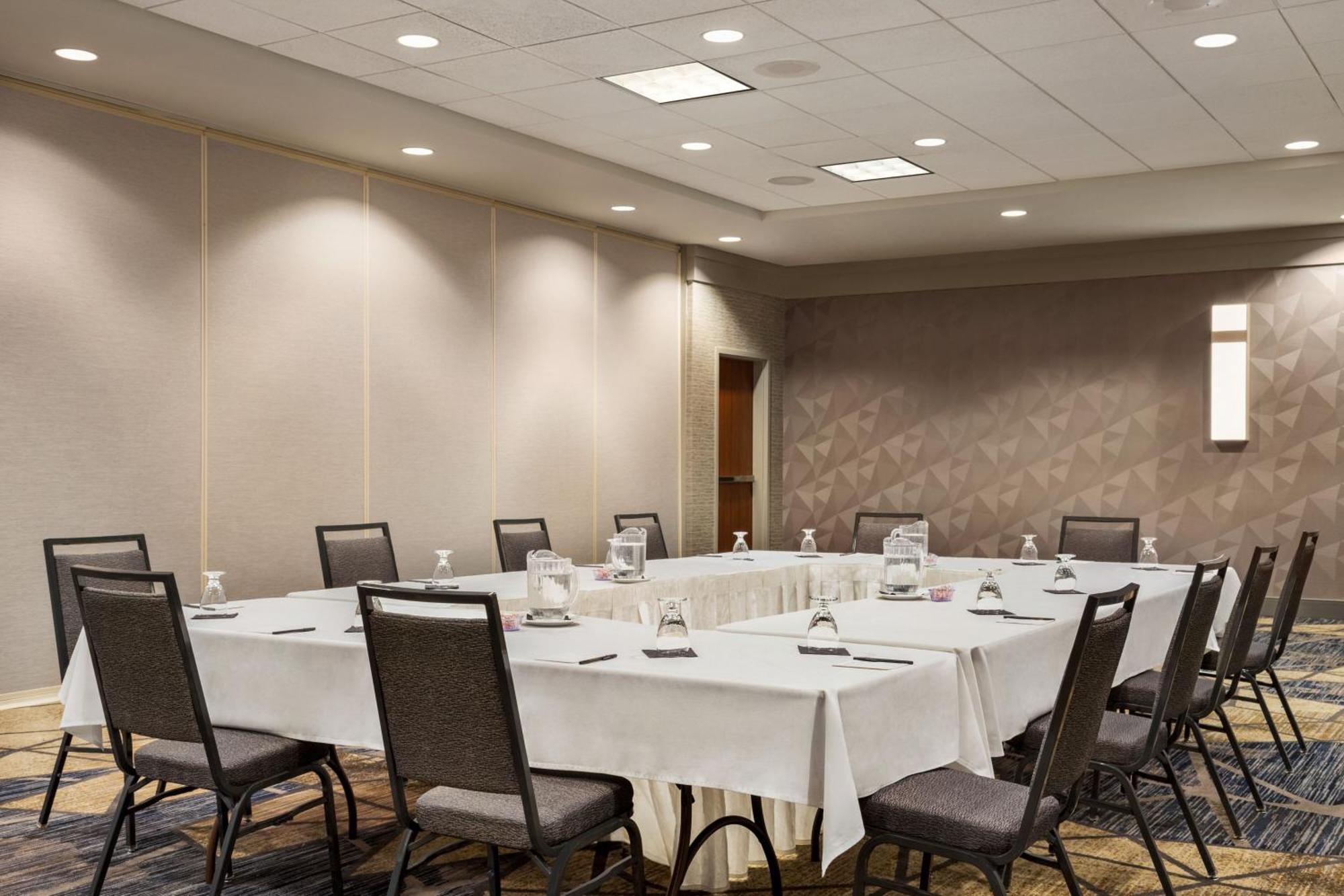 Courtyard By Marriott Columbia Hotel Exterior photo
