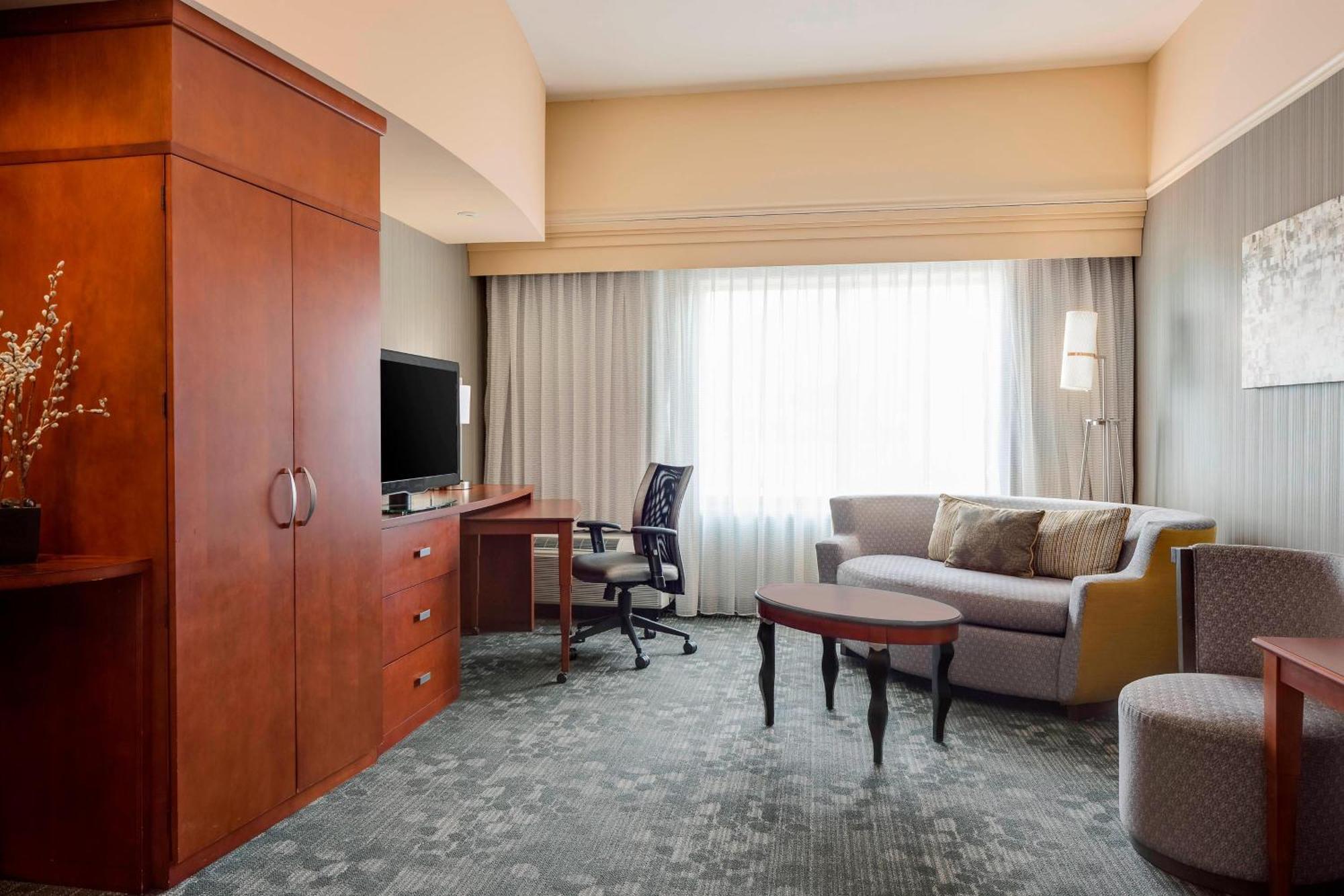 Courtyard By Marriott Columbia Hotel Exterior photo