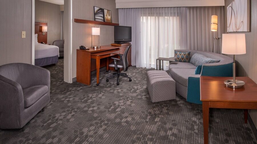 Courtyard By Marriott Columbia Hotel Exterior photo